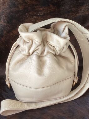 Bon Ami Beautiful Leather Drawstring Gather Slouch Crossbody Handbag🦋